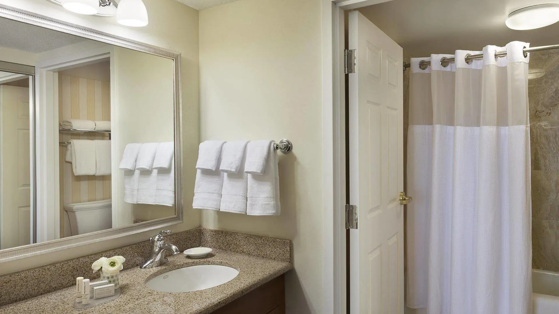 Hotel Residence Inn By Marriott Toronto Airport
